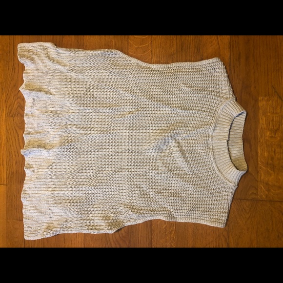 Sleeveless Lightweight Sweater - Picture 2 of 4